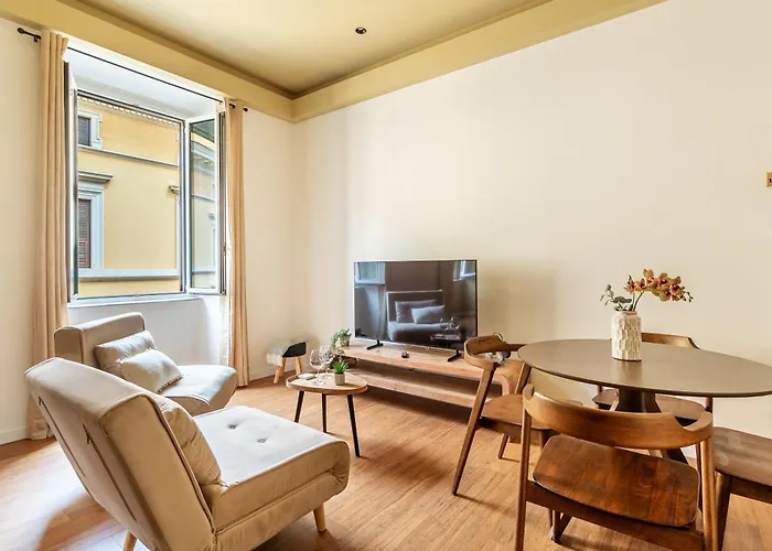 Iflat Warm & Welcoming Little Gem In Rione Monti